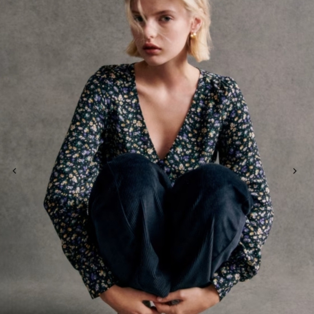 SÉZANE GAYA Blouse In Liberta Button Front Deep V Ditsy Floral Print Navy 40 EUC